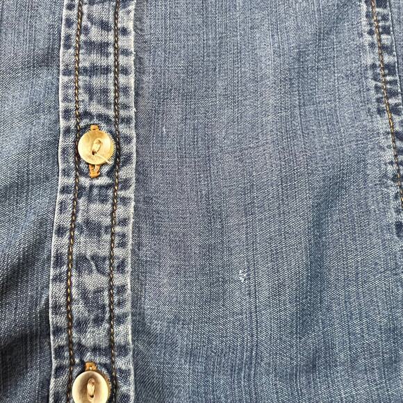 Cloth & Stone Chambray Button Up Shirt Size Medium Casual Lightweight Classic - Picture 10 of 12